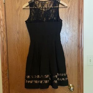 EUC GUESS Black Dress with Lace Special Occasion Homecoming Wedding Guest Sz 0